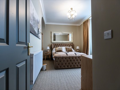 2 Bed Flat, Beaufort Square, NP16