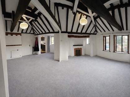 2 Bed Flat, Moor Park Lane, GU9