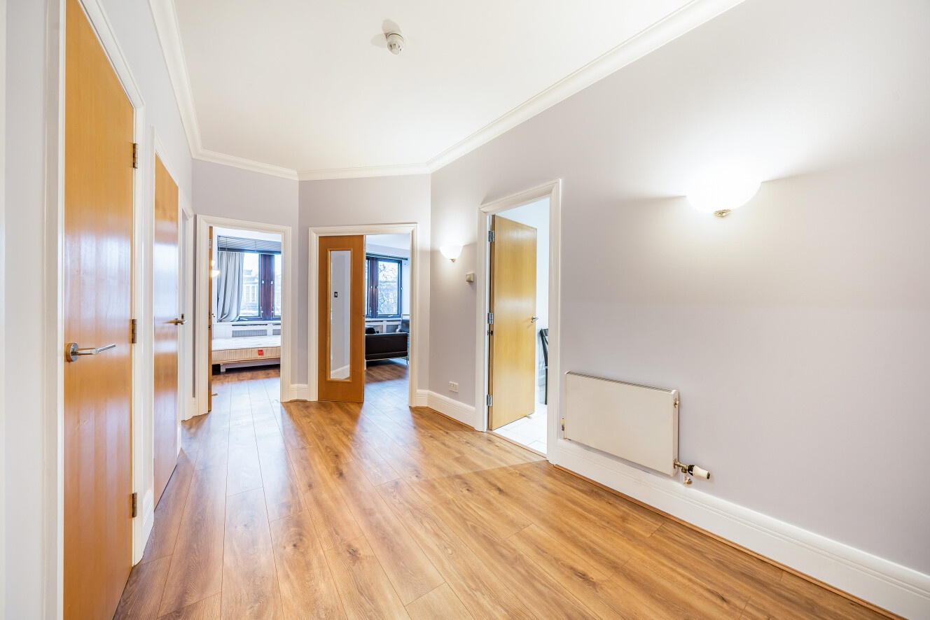 2 Bed Flat, Whitehouse Apartments, SE1 photo 2