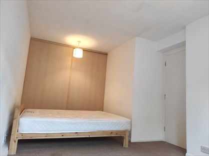 Studio Flat, Cromwell Place, RH1
