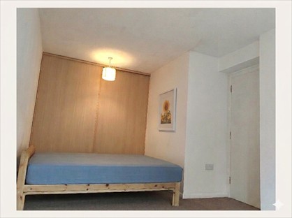 Studio Flat, Cromwell Place, RH1