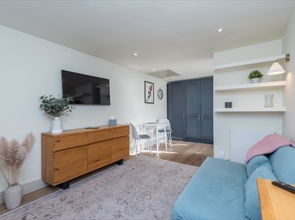 1 Bed Flat, Garratt Lane, SW17