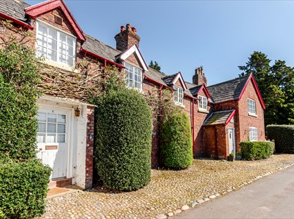 2 Bed Terraced House, Rostherne Lane, WA16