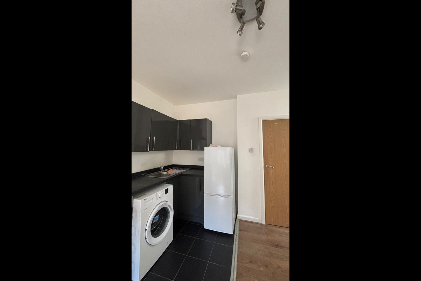 2 Bed Flat, Heyford Terrace, SW8 photo 2