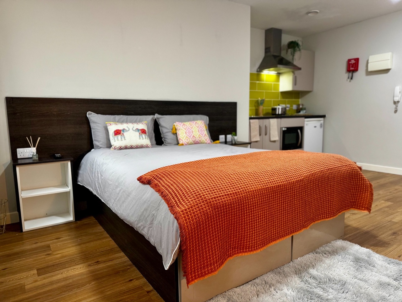 Studio Flat, Glasshouse St, NG1, N1 7GU