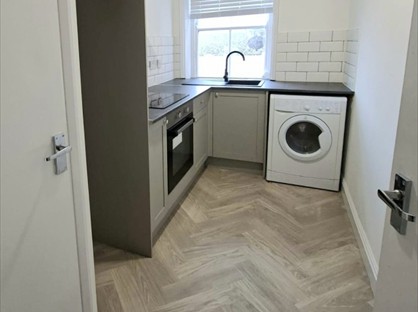1 Bed Flat, Queen St, YO11