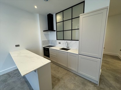 Studio Flat, Cumberland Park, W3