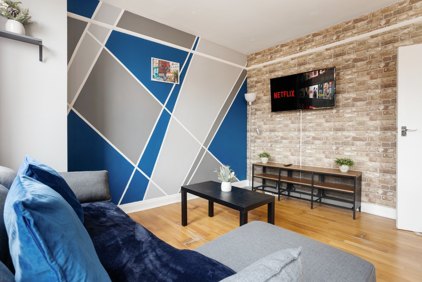 2 Bed Semi-Detached House, Brick Lane, E1