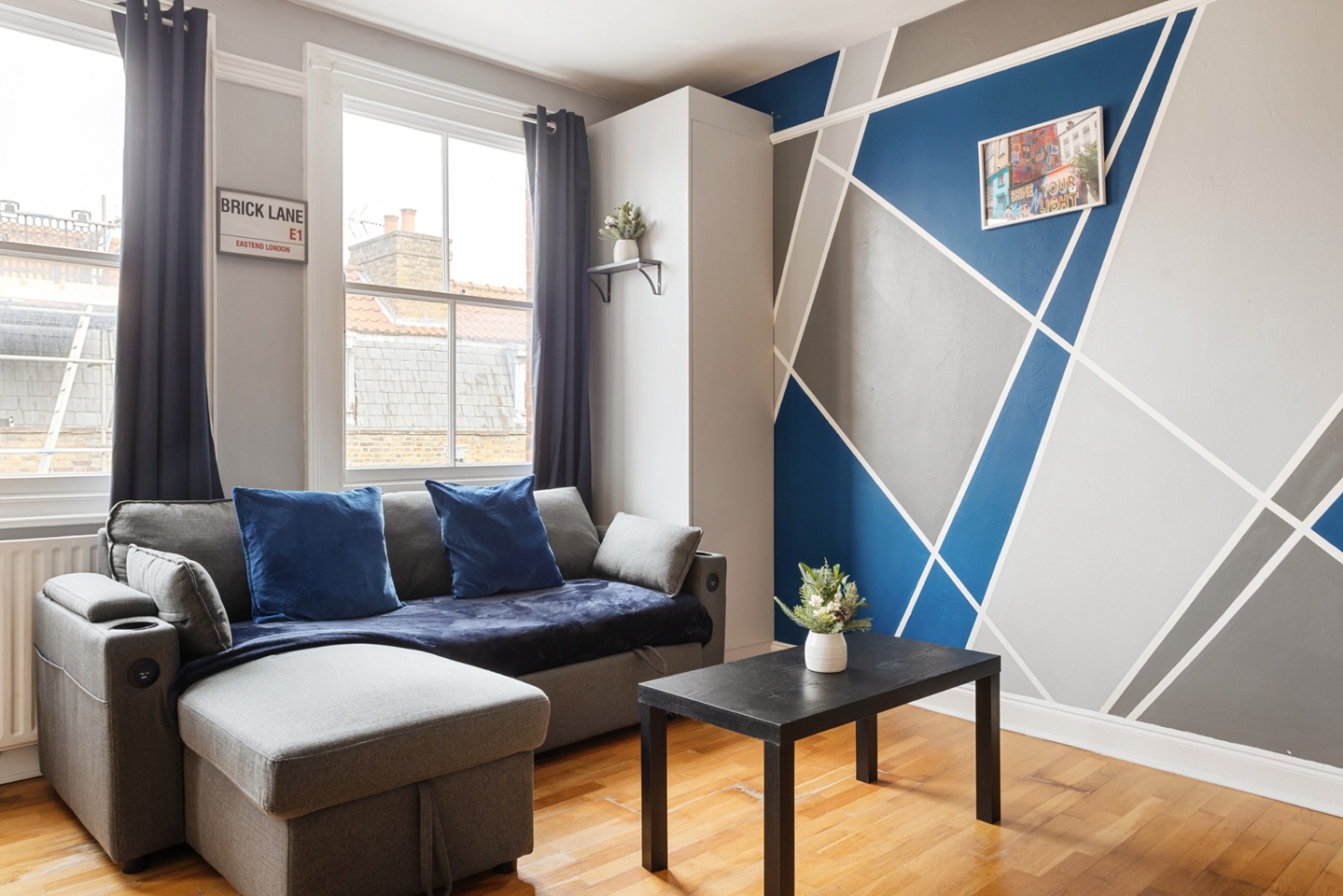 2 Bed Semi-Detached House, Brick Lane, E1 photo 3