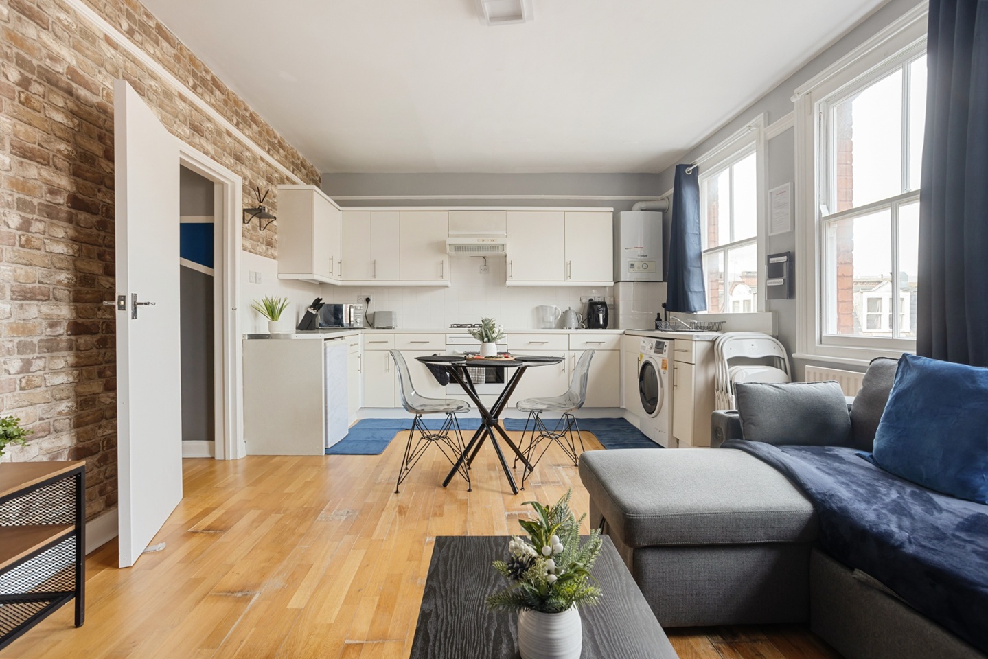 2 Bed Semi-Detached House, Brick Lane, E1 photo 5
