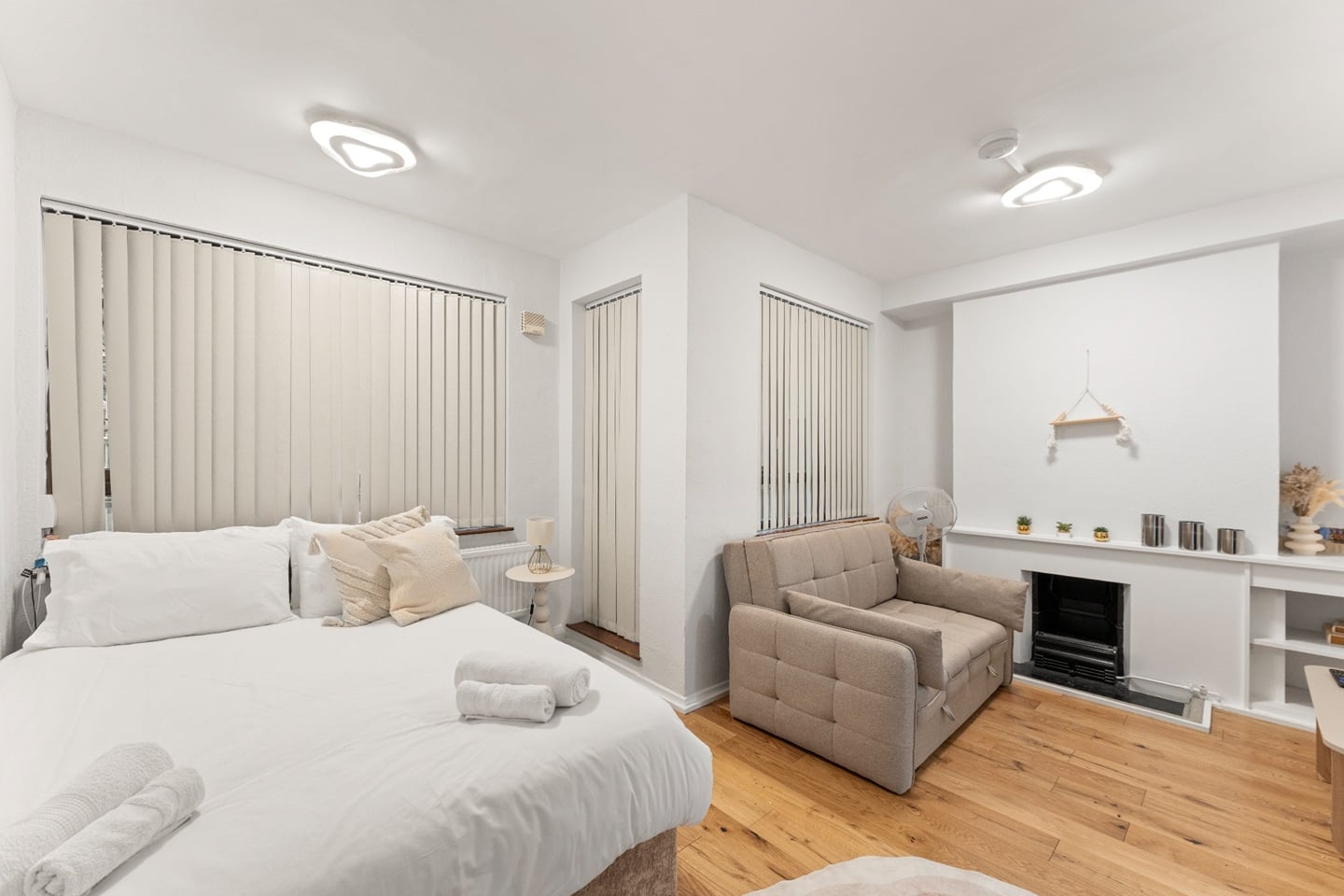 1 Bed Flat, Fleetway, WC1H photo 2