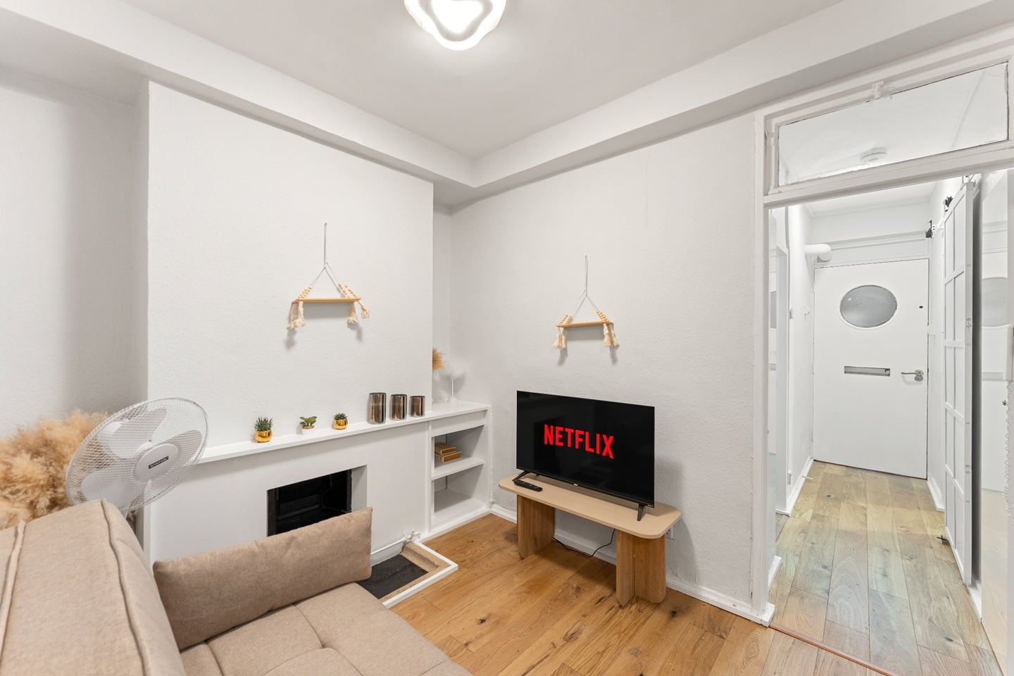 1 Bed Flat, Fleetway, WC1H photo 4