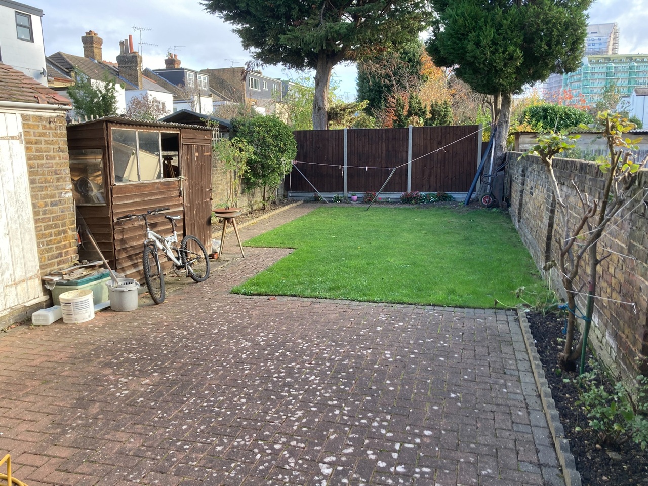 London - Bedsit, Very Near Hastings Road Area, W13 - To Rent Now for £ ...