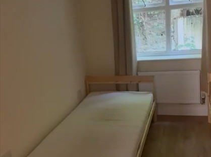 Room in a Shared Flat, Garlands Road, RH1