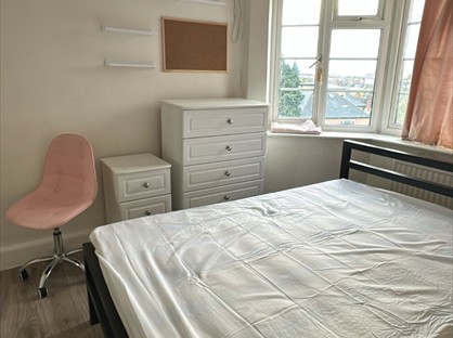 Room in a Shared Flat, Kennyland Court, NW4