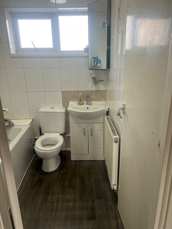 Additional image 11 of 3 Bed Semi-Detached House, Hatherleigh Road, LE5, N1 7GU