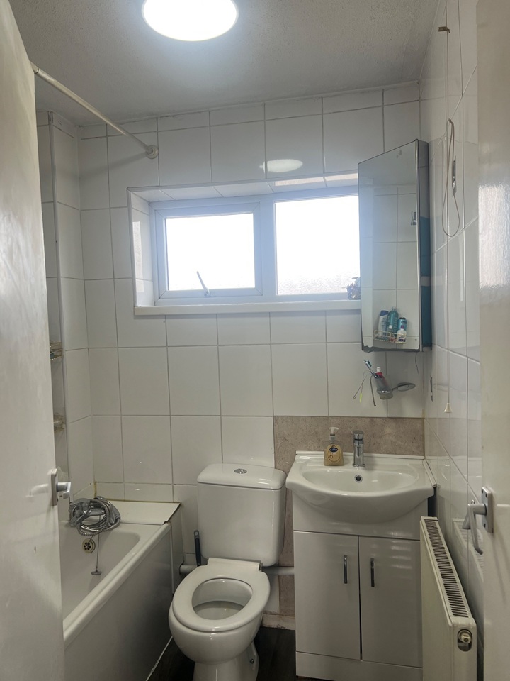 Additional image 13 of 3 Bed Semi-Detached House, Hatherleigh Road, LE5, N1 7GU