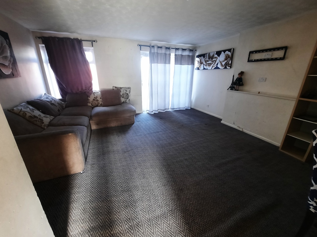 3 Bed Terraced House, Woodgreen Walk, LE4, N1 7GU