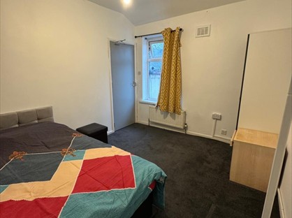 Room in a Shared House, Ash Road, B8