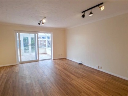 3 Bed Semi-Detached House, Duriun Way, DA8