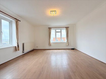 2 Bed Flat, Trenchard Court, NW4