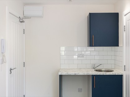 Studio Flat, Upper Halliford Road, TW17