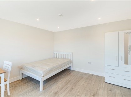 Studio Flat, Park Road, TW15