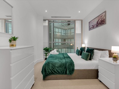 1 Bed Flat, Trinity Square, TW3