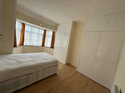4 Bed Semi-Detached House, Uxbridge Road, UB1