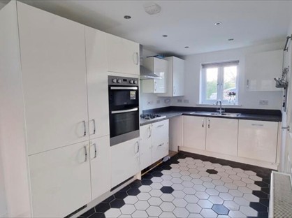 5 Bed End Terrace, Brook St East, NN8