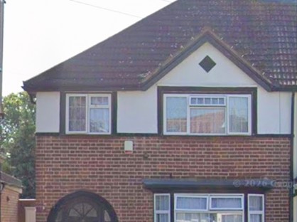 4 Bed Semi-Detached House, Sutton Way, TW5