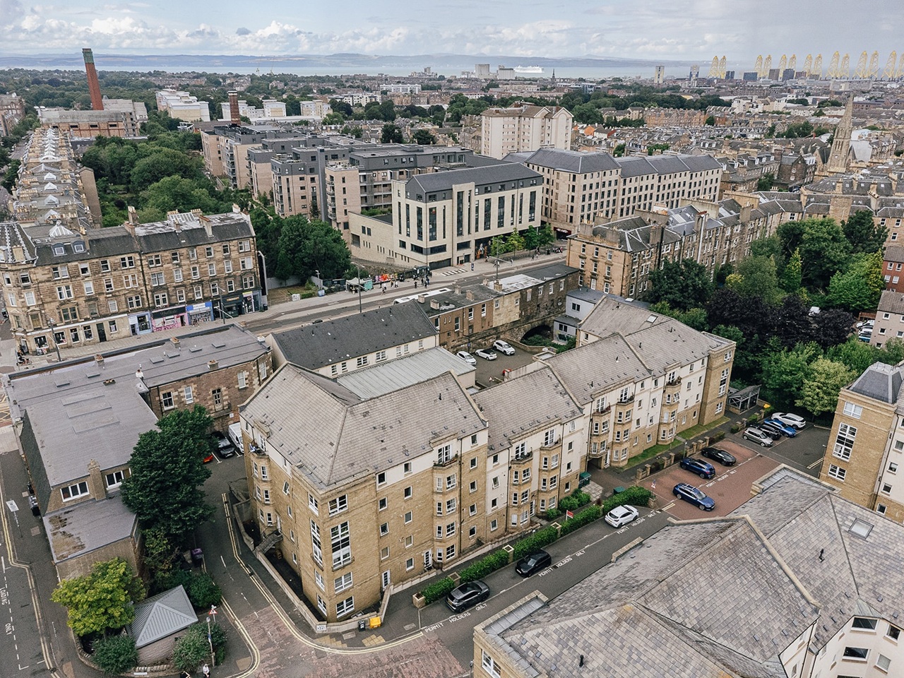 3 Bed Flat, Dicksonfield, EH7 photo 2