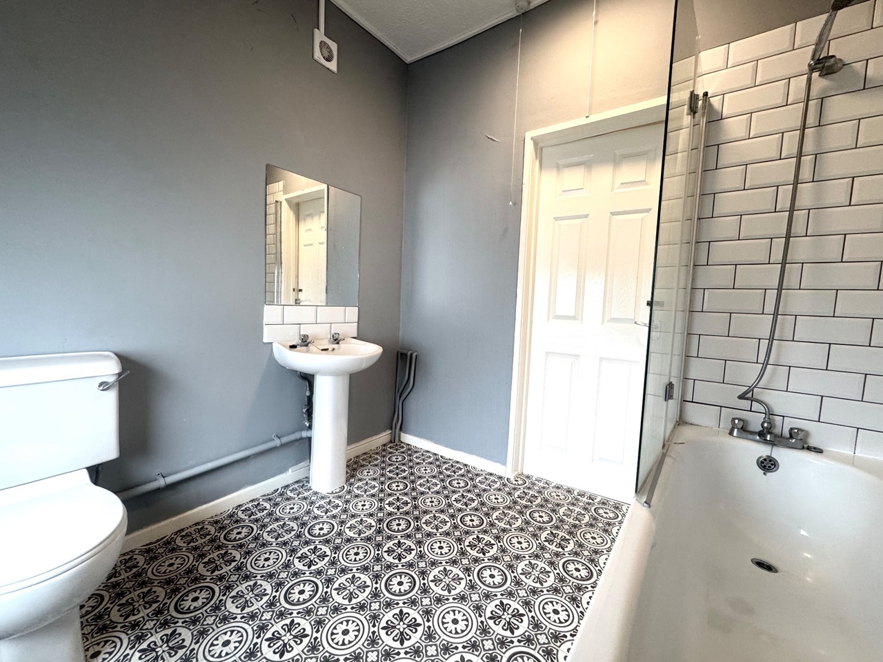 3 Bed Terraced House, North Clive St, CF11, N1 7GU