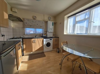 2 Bed Flat, Wayside, SW14