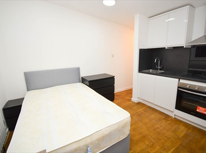 Studio Flat, Edwin St, E16