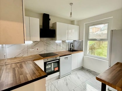 3 Bed Terraced House, Glanymor St, SA11