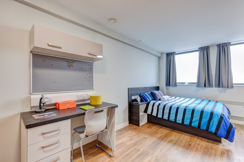 Studio Flat, Queen St, S1, N1 7GU