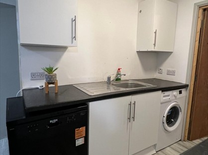 2 Bed Flat, Wicker Hill, BA14