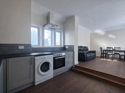 2 Bed Flat, Leinster Avenue, SW14