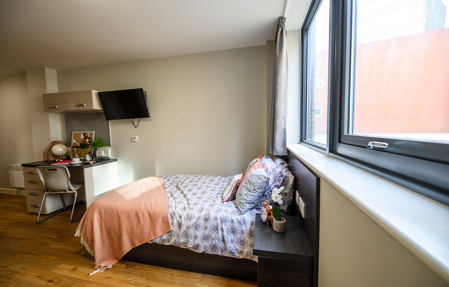 Additional image 2 of Studio Flat, Queen St, S1, N1 7GU