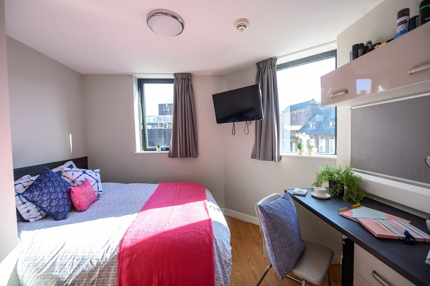 Additional image 2 of 3 Bed Flat, Queen St, S1, N1 7GU