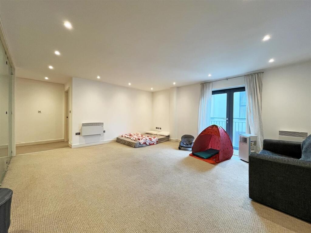 Additional image 3 of 2 Bed Flat, The Habitat, NG1, N1 7GU