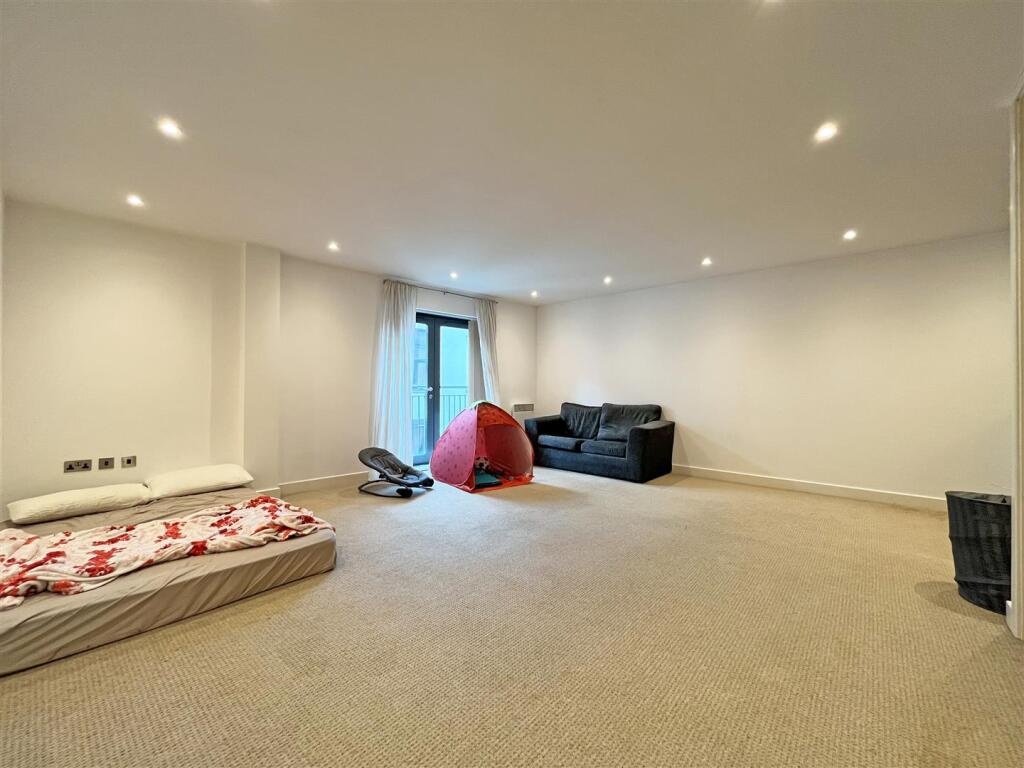 Additional image 4 of 2 Bed Flat, The Habitat, NG1, N1 7GU