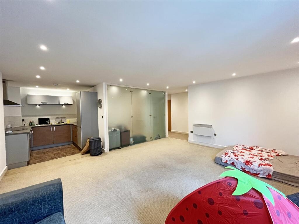 Additional image 5 of 2 Bed Flat, The Habitat, NG1, N1 7GU