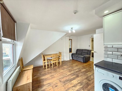 1 Bed Flat, Rawlinson House, RH1