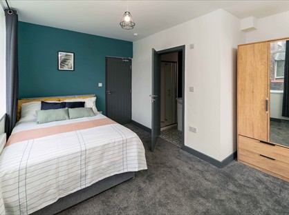 Room in a Shared House, Broad St, M24