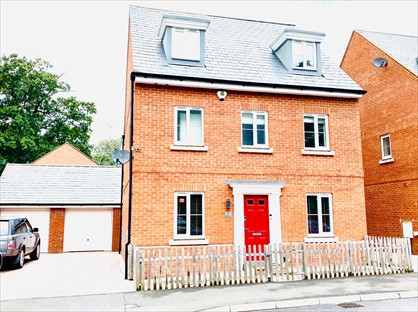 5 Bed Detached House, Tabby Drive, RG7