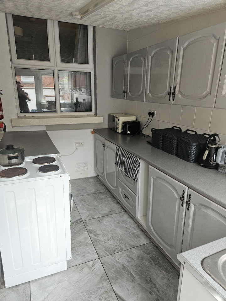 2 Bed Terraced House, Deacon St, BT15, N1 7GU