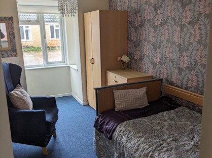 Room in a Shared House, Greengates, BA13