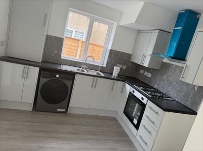 5 Bed Semi-Detached House, Devonshire Road, M46